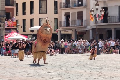 El Lleó de Reus, durant l'actuació de lluïment d'aquest matí.