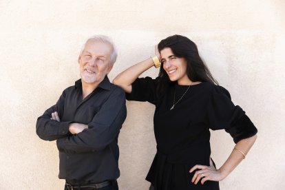 Sara Dowling i Ignasi Terraza Trio oferiran un show musical.