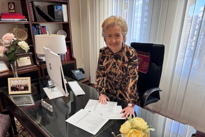 Laura Roigé, presidenta de la Cambra de Tarragona rep la Medalla al Treball President Macià.