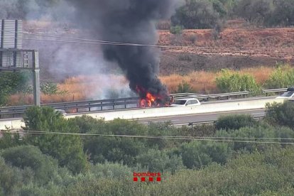 Imatge de l'incendi a l'AP-7
