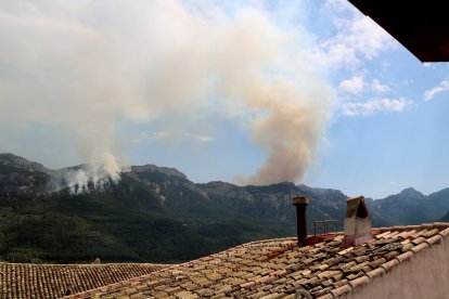 Columnes de fum a Paüls i Alfara de Carles aquest dimarts a la tarda