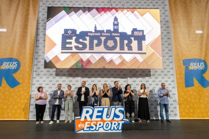 Els diferents representants durant l'acte.