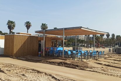 Una de les guinguetes autoritzades de Salou, a la platja de Llevant.