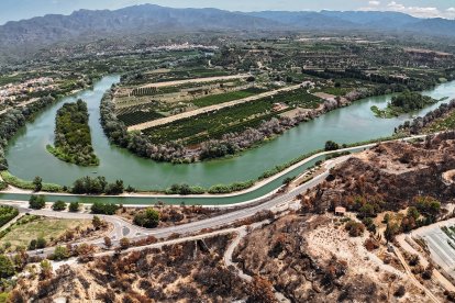 Punto del Ebro donde el fuego del incendio de Paüls lo cruzó