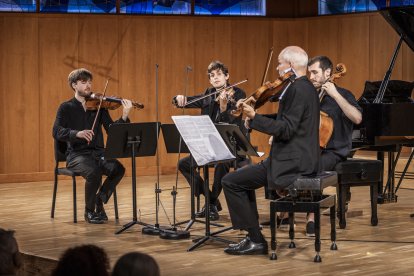 Jakob Kammerlander, Sebastian Gwilt, Jonathan Brown i Miquel Garcia van obrir la vetllada amb una lectura refinada i vital del ‘Quartet en re major, op. 76 núm. 5’ de Haydn.