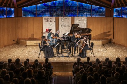 El quintet encapçalat per Alexander Lonquich va oferir una lectura enèrgica i expressiva de l’obra de Dvořák, amb moments de gran força musical i una entrega plena de caràcter.