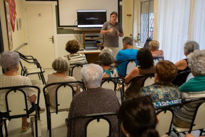 La segona trobada va tenir lloc al Casal de Gent Gran de Sant Bernat Calvó.