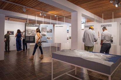 L'exposició es pot visitar al vestíbul de l'hotel SunClub CalaVinya.