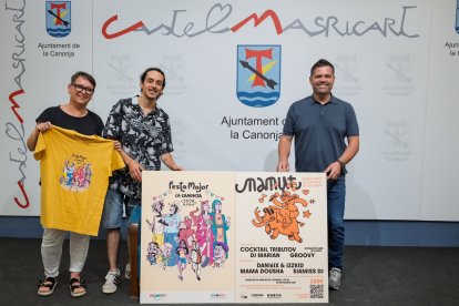 La regidora de Festes, Glòria Virgili, el dissenyador de la imatge, Marc Legaz, i el regidor de Joventut, Iván Barceló.