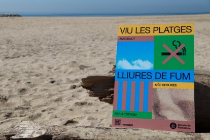 Cartell de la Diputació de Barcelona per prohibir el tabac a les platges
