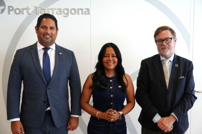 Els representants del país caribeny han conegut les solucions logístiques que ofereix
el port tarragoní per a l’entrada a la península i al continent europeu dels seus
productes més emblemàtics.