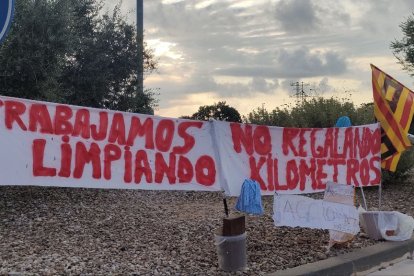 Imatge de la jornada de vaga a les portes d’IDIADA.