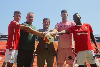 Marcos Baselga, Noé Calleja, Lluís Fàbregas, Toni Fuidias i Cedric Omoigui durant la presentació.