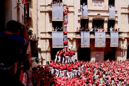 2de9fm de la Joves de Valls durant la diada de Sant Joan.