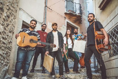 Imatge del grup Sons d’Embat, encarregats d’encetar el festival aquesta nit a la plaça del Tívoli.