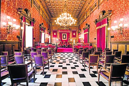 El Saló de Plens va patir filtracions d’aigua el setembre del 2022 i un petit despreniment del fals sostre tres mesos després.