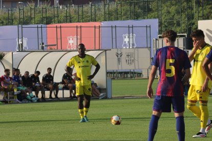 Cedric Omoigui abans de marcar el seu golàs de falta