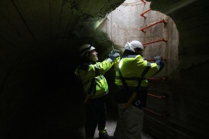 Fotografia d’arxiu d’una actuació d’operaris de la divisió Aigües de Reus.
