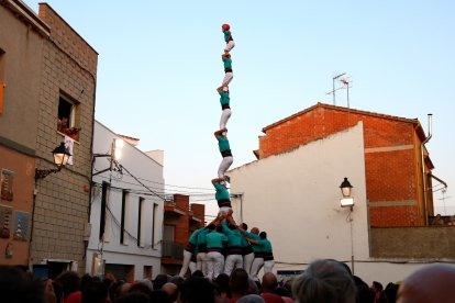 Pilar de 7 amb folre dels Castellers de Vilafranca a la diada de la Mare de Déu d'Agost de la Bisbal del Penedès