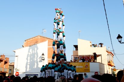5 de 9 amb folre dels Castellers de Vilafranca a la diada de la Mare de Déu d'Agost de la Bisbal del Penedès