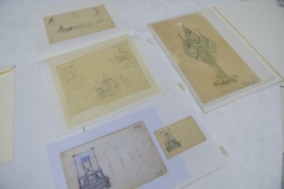Alguns dels dibuixos de Gaudí conservats al Museu de Reus.