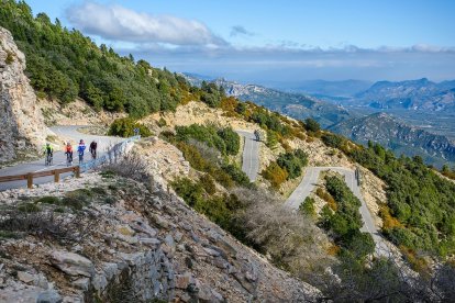 Imagen de un ascenso en bicicleta al Mont Caro.