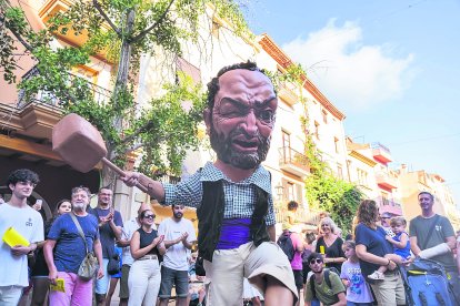 El Calot i la seva maça es despertaran avui i seran els protagonistes de l’inici de les festes a la plaça de la Vila i al campament Vilero.