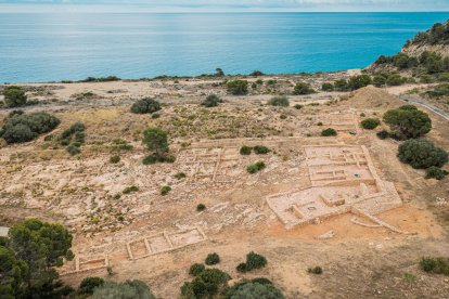 Una vista aèria del jaciment arqueòlogic del poblat grec de Kal·lípolis, a la ciutat de Salou.