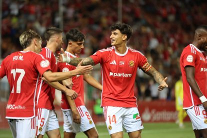 Óscar Sanz celebrant el gol.