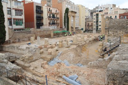 Imatge de les excavacions i obres que s’estan fent al Fòrum de la Colònia, finançades pels fons Next Generation