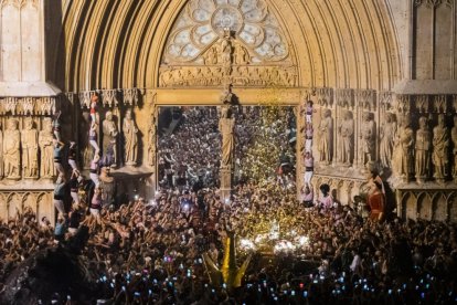 Imatge d’arxiu d’una edició passada de les festes de Santa Tecla durant l’entrada del Braç a la Catedral de Tarragona.