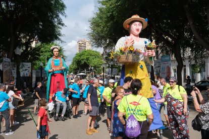 Imatge de la cercavila inclusiva de Festa per a Tothom