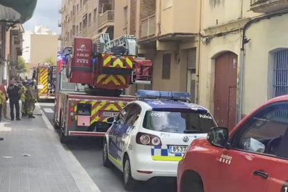 Imatge dels Bombers al carrer del Canal a Reus
