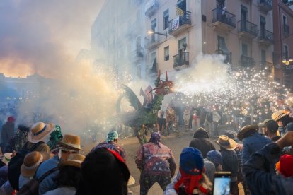 Un instant de la cercavila del Drac de Sant Roc.