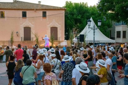 Els carrers del nucli antic es van omplir de música, tradició i artesania.