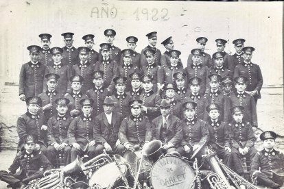 La banda la Primitiva de Carlet durant la dècada de 1920, quan va estrenar ‘Amparito Roca’. Cedida/Ajuntament de Carlet
La banda la Primitiva de Carlet durant la dècada de 1920, quan va estrenar ‘Amparito Roca’