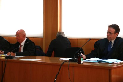 Un detectiu i els Mossos denuncien irregularitats en exàmens i diners a autoescoles de Tortosa.