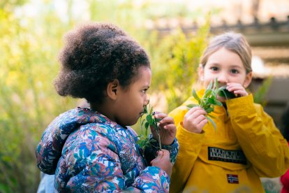 Dues participants en el [FES] familiar de l’any passat.