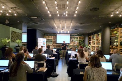 S’han treballat casos concrets com l’automatització de respostes i comunicacions multilingües amb clients