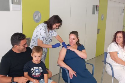 Primeres persones en rebre la vacuna de la grip d'aquesta campanya.