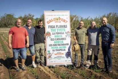 Els organitzadors del Calçofest celebren la rebuda del festival.