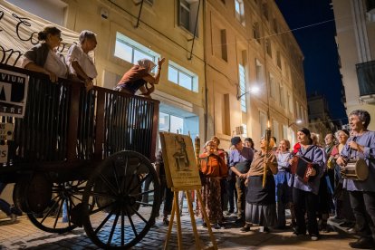 La primera representació va desenvolupar-se a la plaça de la Patacada de Reus.