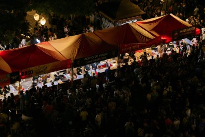 Enguany la Tecla Tapa ha comptat amb la participació de 22 comparses, que destinaran els beneficis a finançar el proper Carnaval.