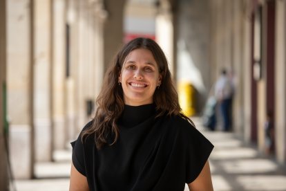 Fotografia de Marta Gomis, primera dona en fer ballar el Carrasclet.