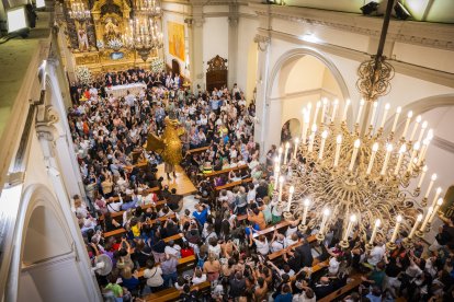 Fotografia de l’Àliga de Reus fent el Ball Solemne curt al Santuari de Misericòrdia, a càrrec de l’aliguero Gerard Llauradó.