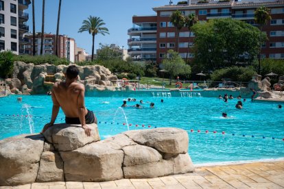 Les Piscines Municipals han estat un lloc triat per moltes famílies per resistir la calor.
