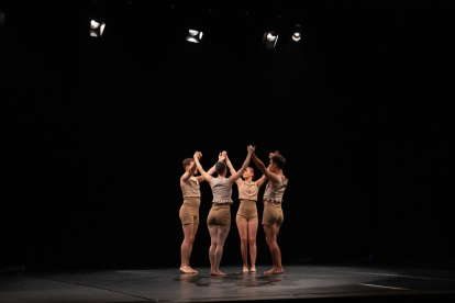 El programa inclou actuacions de carrer i de sala, a més d’accions formatives i de creació de públics