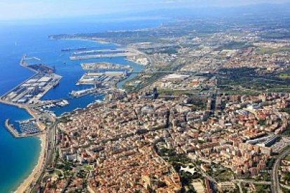 Les instal·lacions estan connectades ferroviàriament amb els ports de Barcelona i el de Tarragona.