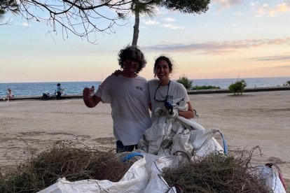 S'han eliminat un total de 1.983 kg de plantes exòtiques invasores a la costa de Salou, gràcies a la col·laboració de 72 persones voluntàries.