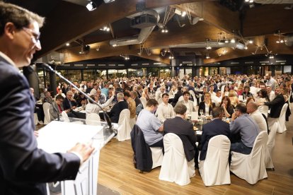 El president de l'AEHT donant la benvinguda als assistents del sopar anual